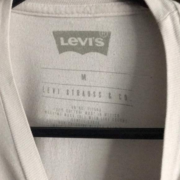 Levi’s tshirt - Picture 2 of 2